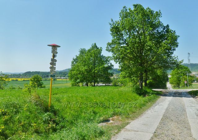 Vikýřovice - turistický rozcestník "Černá pole, 354 m.n.m."