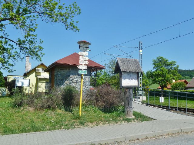 Vikýřovice - turistický rozcestník "Vikýřovice(žst,bus), 335 m.n.m."