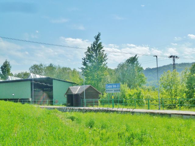 Železniční stanice Česká Ves-bazén