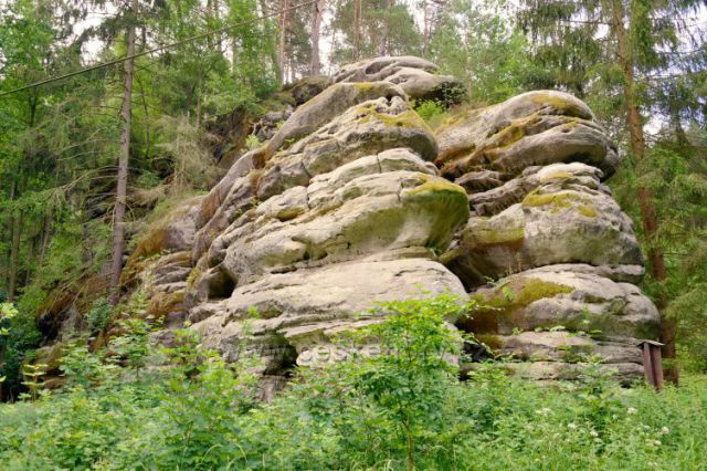 Zbytky skalního hradu Nebákov