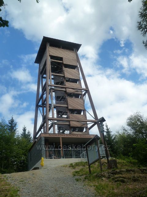 Rapotín - rozhledna Bukovka byla postavena v letech 2015 až 2016 a na její vyhlídkovou plošinu vede celkem 111 schodů