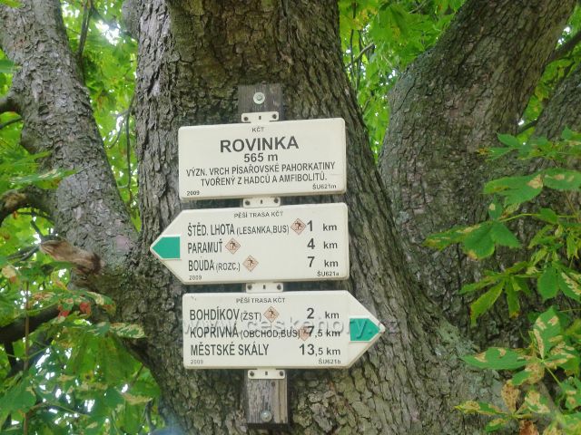 Bohdíkov - turistický rozcestník "Rovinka" nad Štědrákovo Lhotou