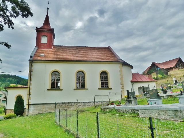 Komňátka - kaple sv.Jana a Pavla z roku 1893 u hřbitova