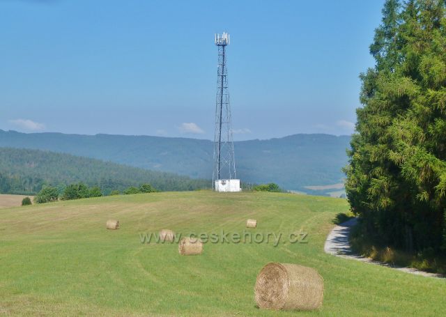 Písařov - telekomunikační věž na vrcholu Hřebínku (725 m.n.m.)