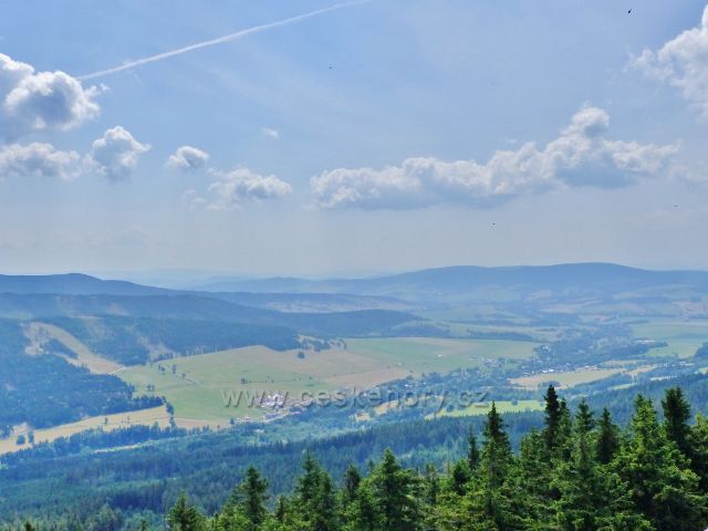 Dolní Morava - pohled z rozhledny Klepáč k Suchému vrchu