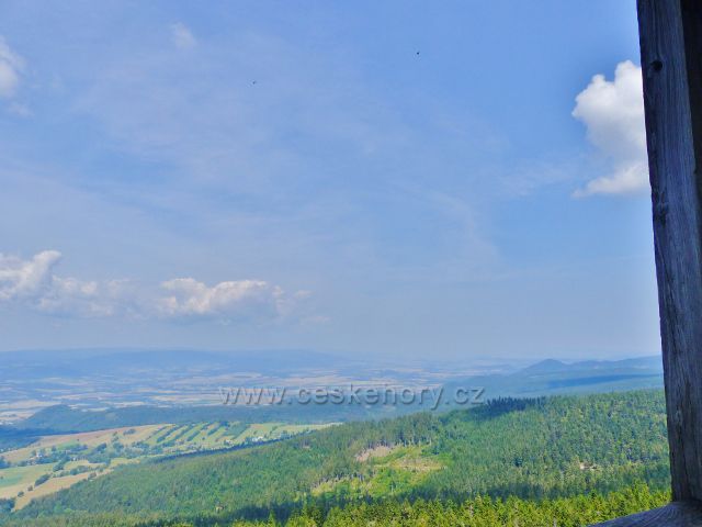 Dolní Morava - pohled z rozhledny Klepáč do Polska směrem k Bystřickým horám