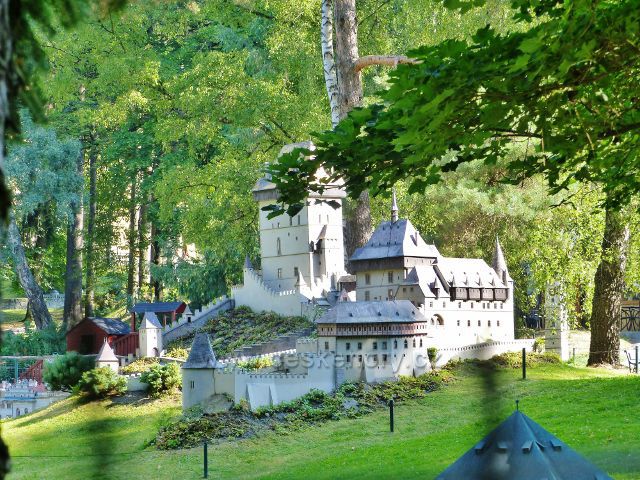 Mariánské Lázně - park Boheminium, miniatura hradu Karlštejna