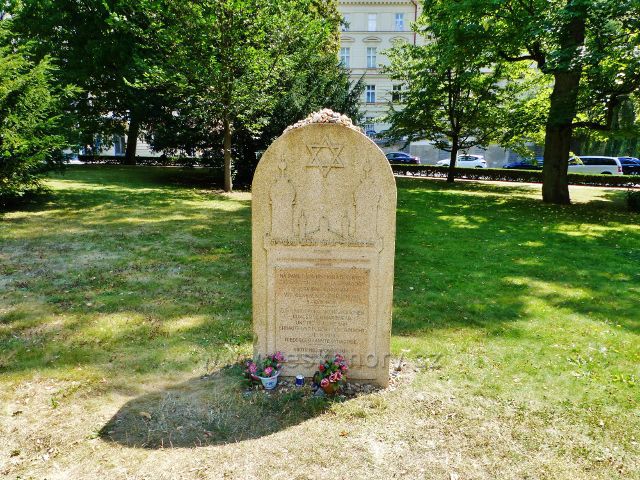 Mariánské Lázně - pomník bývalé synagogy v Parku Střed