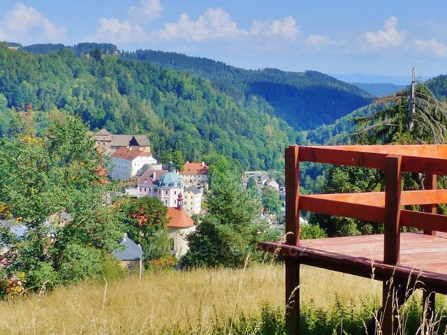 Bečov nad Teplou - pohled z Vyhlídky na zámek