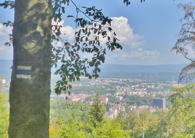 Karlovy Vary - pohled na město od horní stanice lanovky Diana