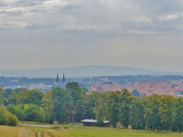 Cheb - pohled z úbočí Špitálského vrchu na město