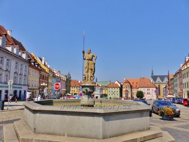 Cheb - kašna rytíře Rolanda na náměstí Krále Jiřího z Poděbrad