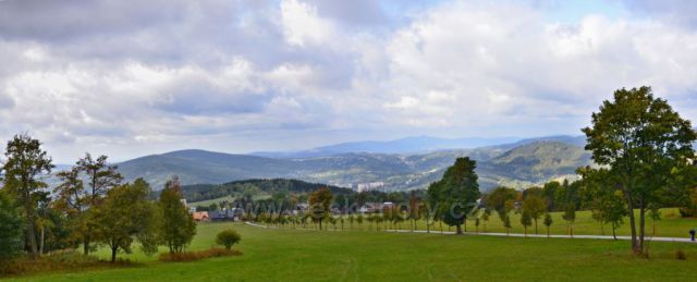 Pohled do údolí na Příchovice a Tanvald