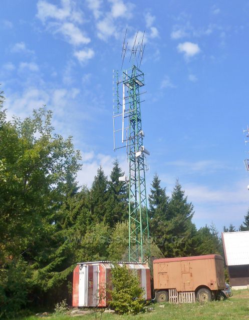 Suchý vrch - radioamatérská komunikační věž na vrcholu Suchého vrchu