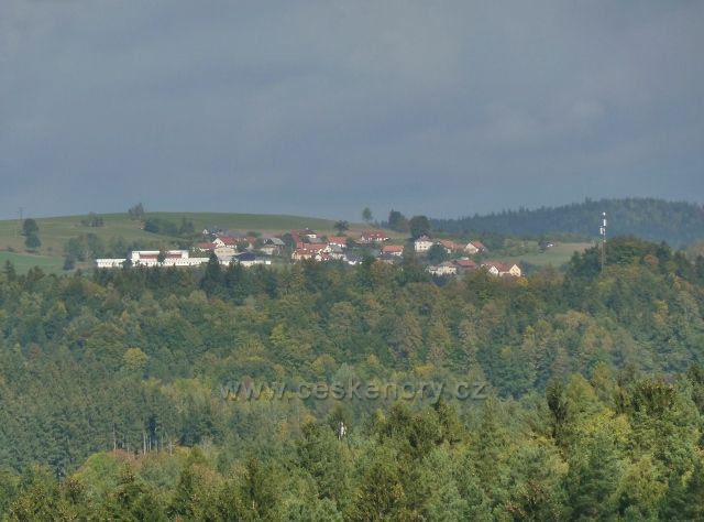 Bystřec - pohled z cyklostezky z Jablonného n.O. na horní část Sobkovic