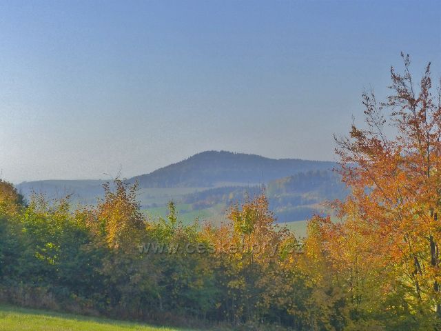 Petrovičky - pohled k vrchu Studený(721 m.n.m.)