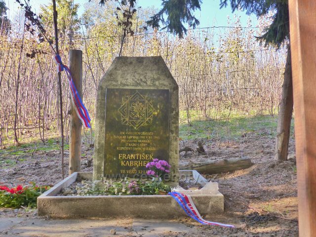 Petrovičky - památník tragické smrti příslušníka finanční stráže Františka Kabrhela v roce 1946