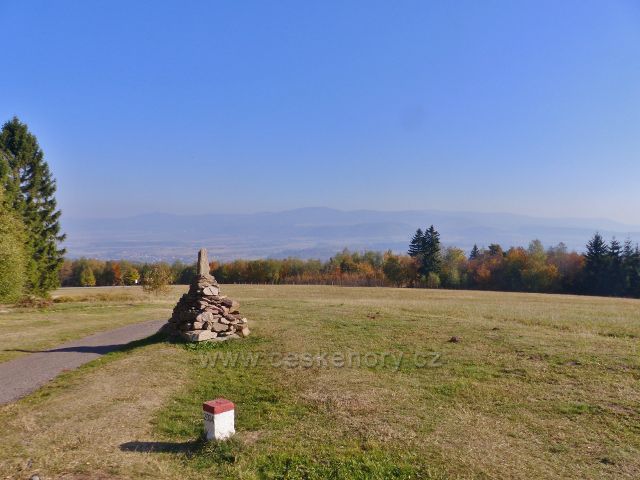 Petrovičky - pohled z rozhledového místa před Kašparovo chatou do Kladské kotliny