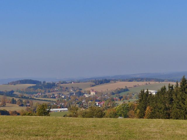 Petrovičky - pohled z hřebenové cesty nad Kašparovo chatou na České Petrovice