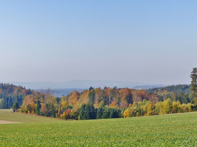Vlčkovice - pohled ze sedýlka pod Kostelním vrchem