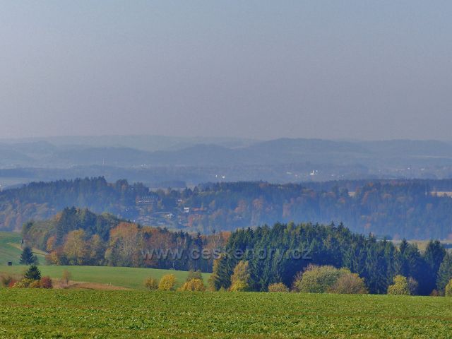 Vlčkovice - pohled z Kostelního vrchu k Pastvinám a k Žamberku