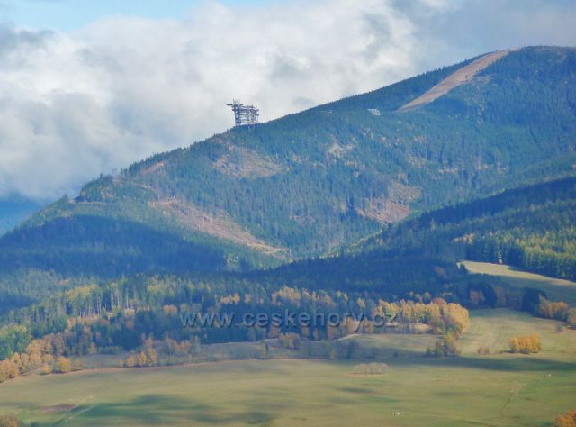 Zlatý Potok - pohled na Stezku v oblacích na úbočí vrchu Slamník(1233 m.n.m.) na okraji masívu Králického Sněžníku