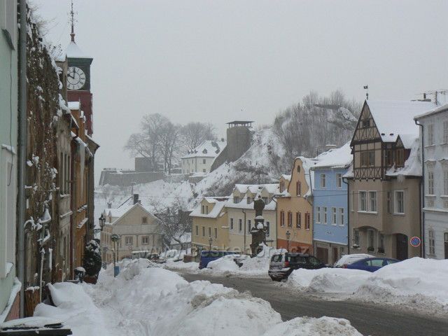 Husitská ulice a hrad Krupka