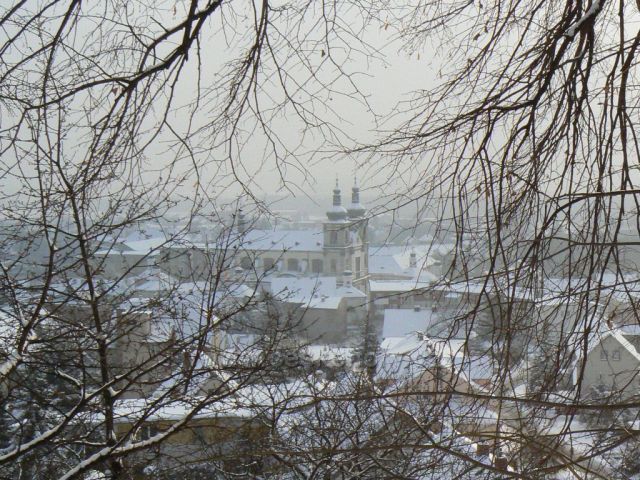 Krupka, výhled od Kalvárie na Baziliku Panny Marie Sedmibolestné