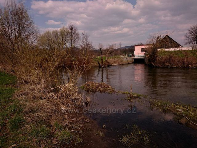 řeka Morava u mlýna