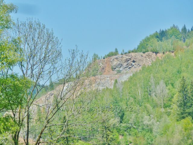 Pohled ke kamenolomu v Hanušovicích