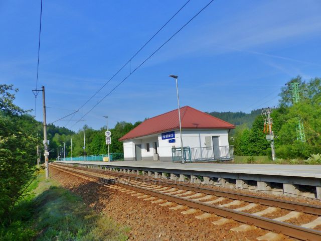 Železniční zastávka Hnátnice na trati z Letohradu do Ústí nad Orlicí