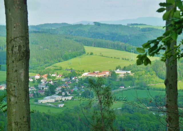 Potštejn - pohled z Kapradě na Brnou