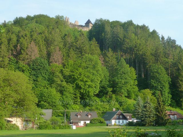Potštejn - pohled z Běliska k hradu
