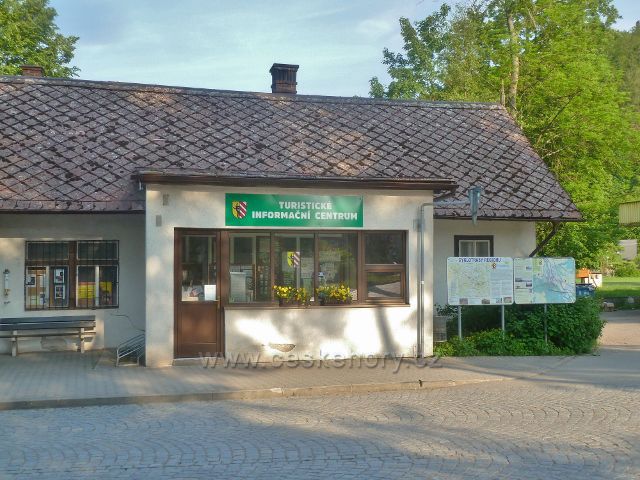 Potštejn - Turistické informační centrum se nachází před silničním mostem přes Divokou Orlici