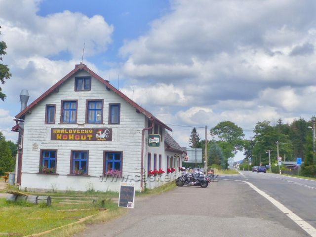 Restaurace Královecký kohout se nachází cca 2 km od bývalého hraničního přechodu do polské Lubawky