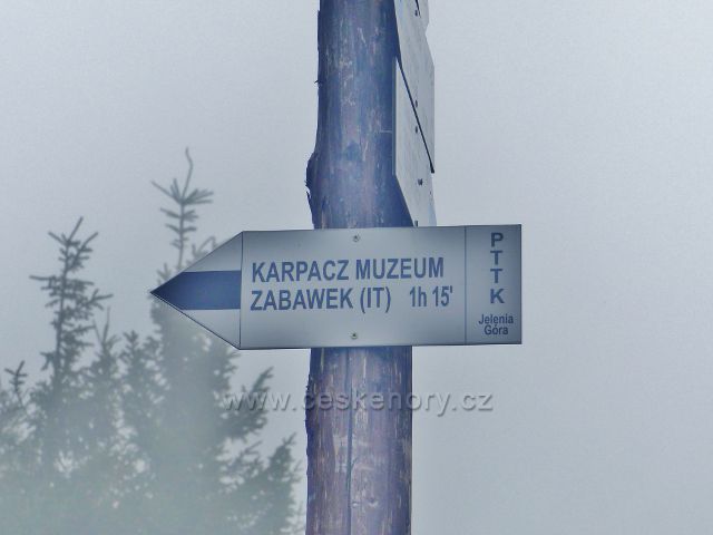 Horní Malá Úpa - ze Sovího sedla vede černá TZ do známého polského  střediska Karpacz