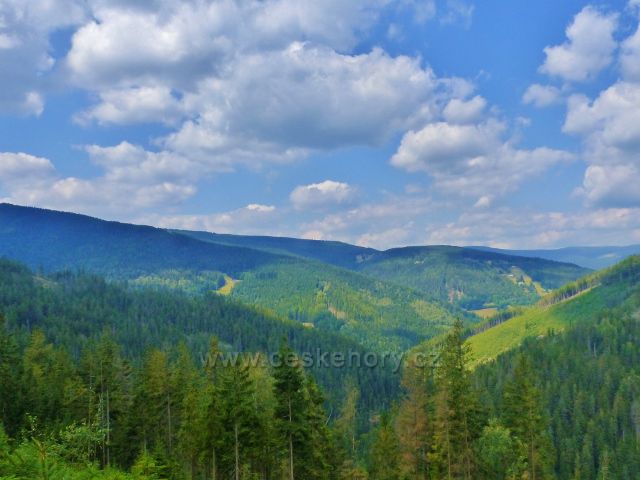 Horní Maršov - pohled na vrchy nad údolím Malé Úpy z Emminy cesty