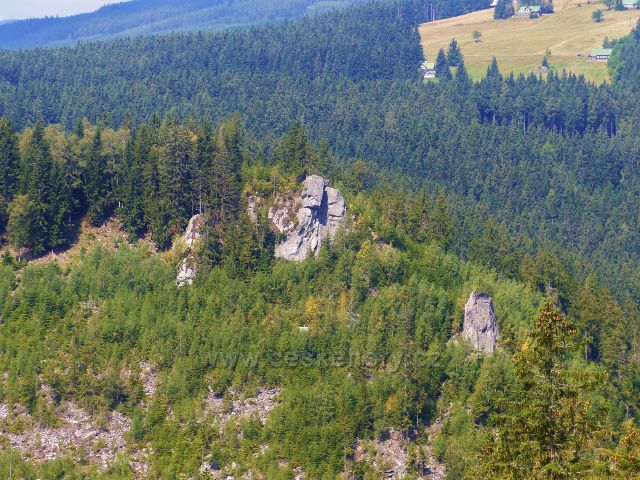 Horní Mašov - skaliska na úbočí Červeného vrchu