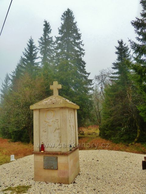 Kletno - pomník(kaplička) v sedle Sniežnická