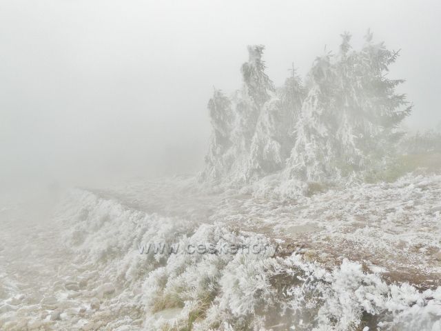 Nastupující zima na vrcholu Králického Sněžníku