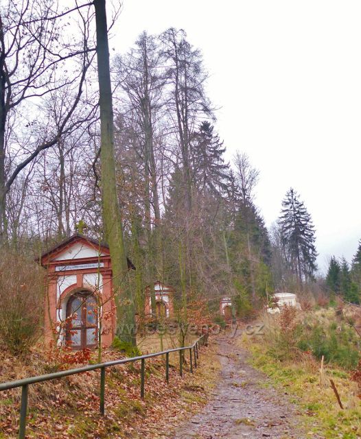 Malé Svatoňovice - stezka po modré TZ podél kapliček v Mariánském Sadu