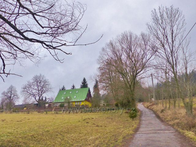 Malé Svatoňovice - silnička v Předních Horách