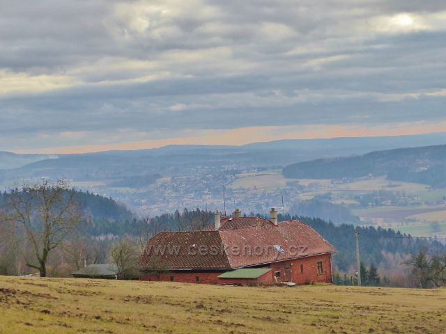Malé Svatoňovice - pohled z pastvin Na Horách ke Rtyni v Podkrkonoší