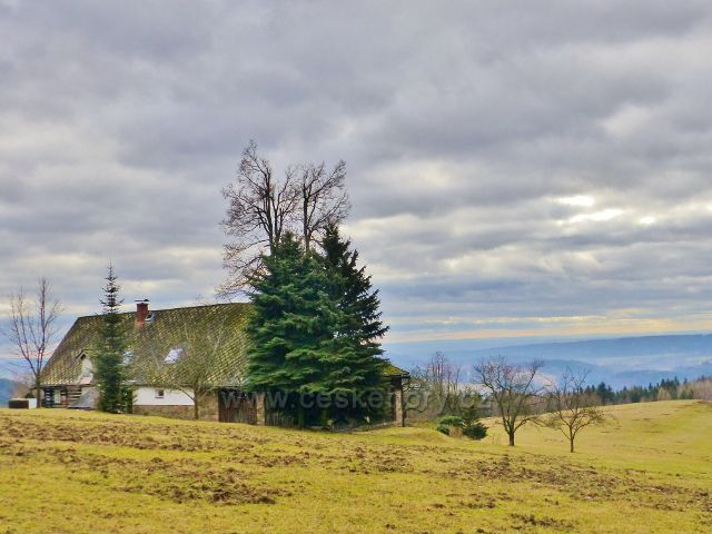Malé Svatoňovice - podhorská chalupa uprostřed pastvin Na Horách
