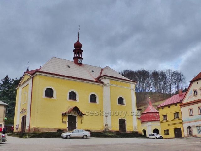 Malé Svatoňovice - kostel sv. Panny Marie Sedmiradostné na náměstí Karla Čapka