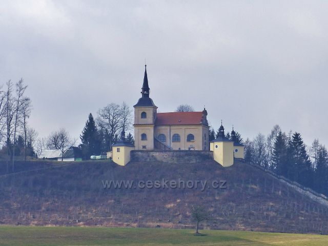 Malá Lhota - kostel Panny Marie Pomocné na návrší Homol(přiblížený pomocí fototechniky)