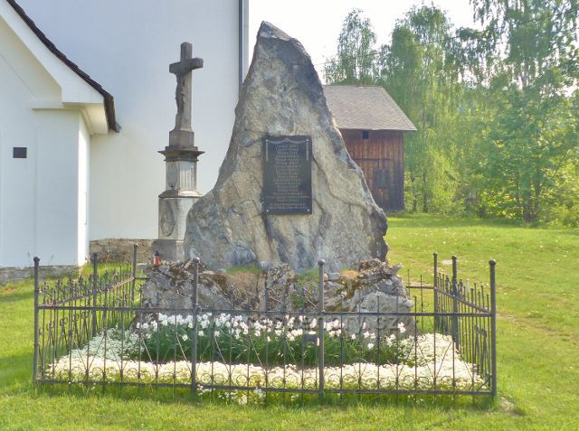 Památník obětem I.Světové války před kaplí v Kunčicích
