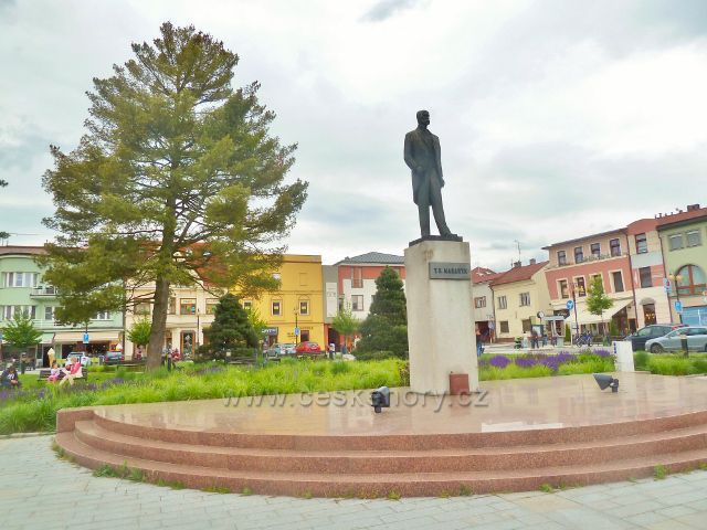 Rožnov pod Radhoštěm - socha T.G.M nab stejnojmenném náměstí