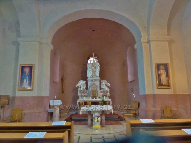 Radhošt - mramorový oltář v kapli sv. Cyrila a Metoděje
