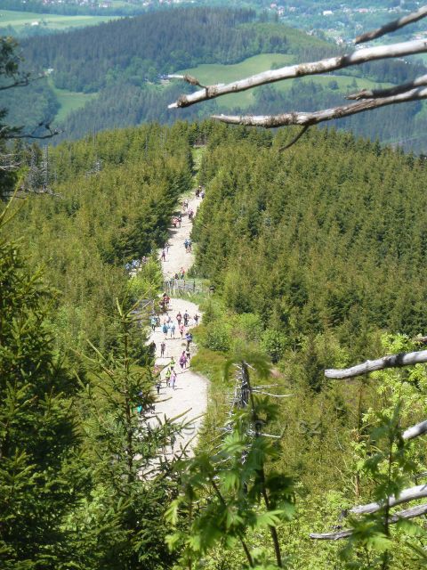 Trasa NS Lysá hora je značně frekventovaná jak ukazuje pohled z nadhledu